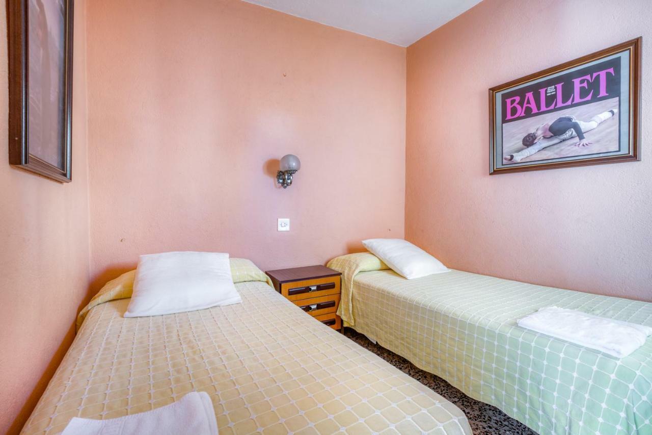 Hostal Restaurante El Roser เลสกาลา ภายนอก รูปภาพ